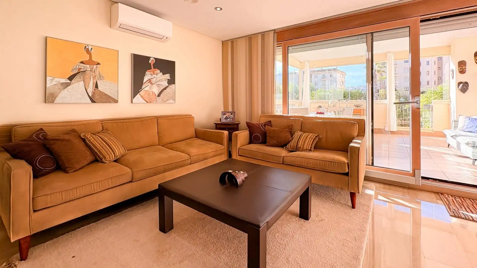 Sala d'estar de Casa o xalet en venda en Guardamar del Segura amb Calefacció, Jardí privat i Terrassa