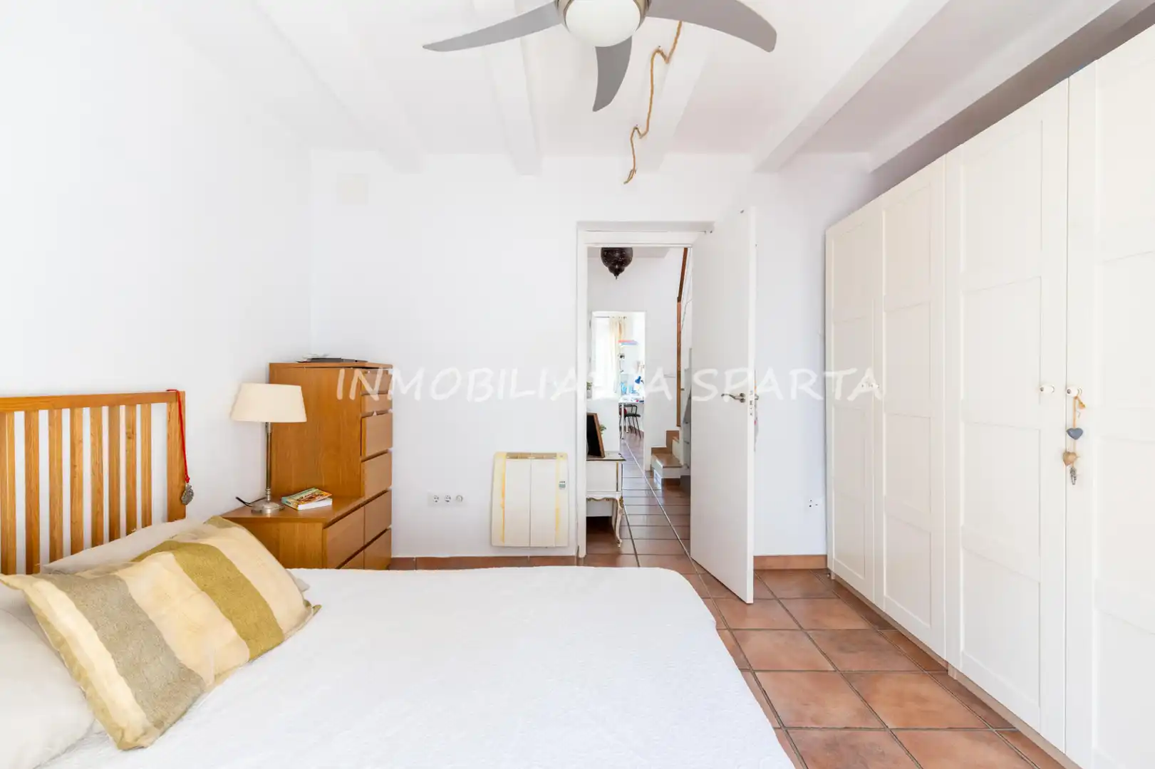 Habitación de Casa adosada en venta en Gelves con Terraza, Horno y Lavadora