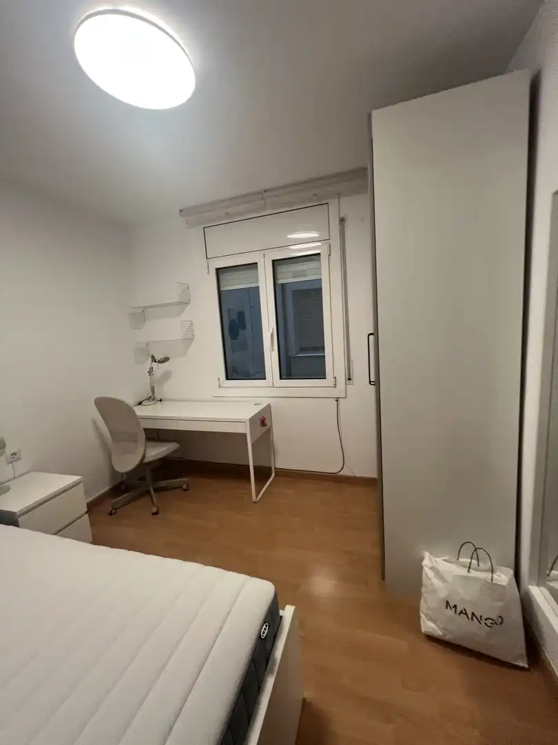 Habitación de Piso de alquiler en Girona con Calefacción, Terraza y Trastero