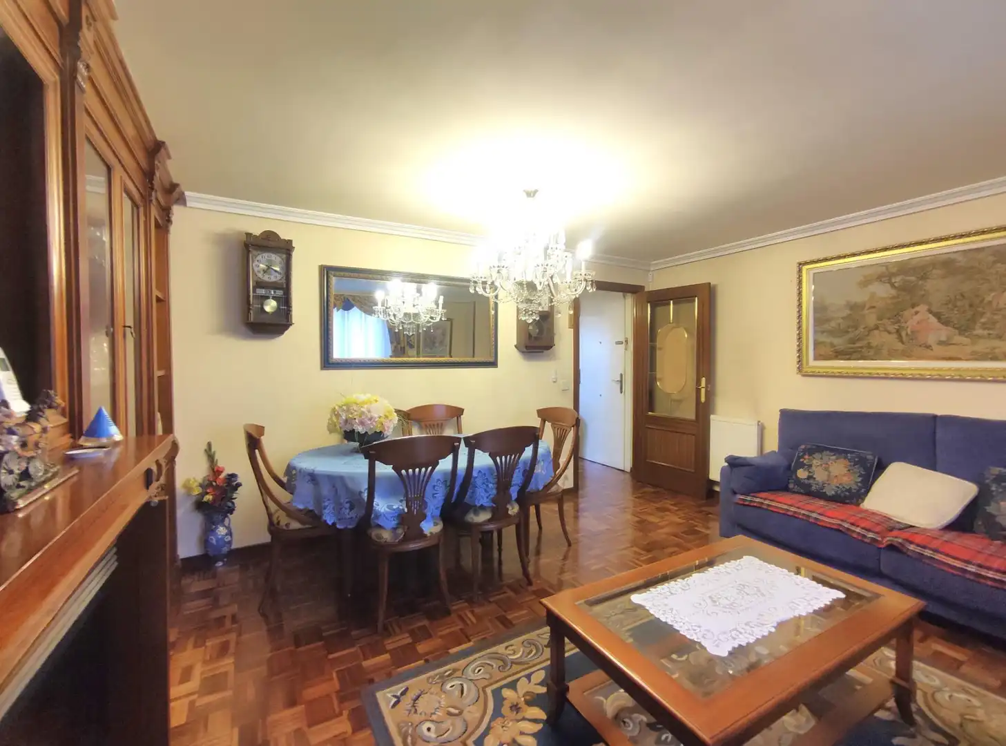 Menjador de Casa adosada en venda en Alfoz de Quintanadueñas amb Calefacció, Parquet i Terrassa