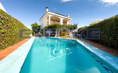 Exterior view of House or chalet for sale in Fuente El Saz de Jarama  with Air Conditioner, Terrace and Swimming Pool