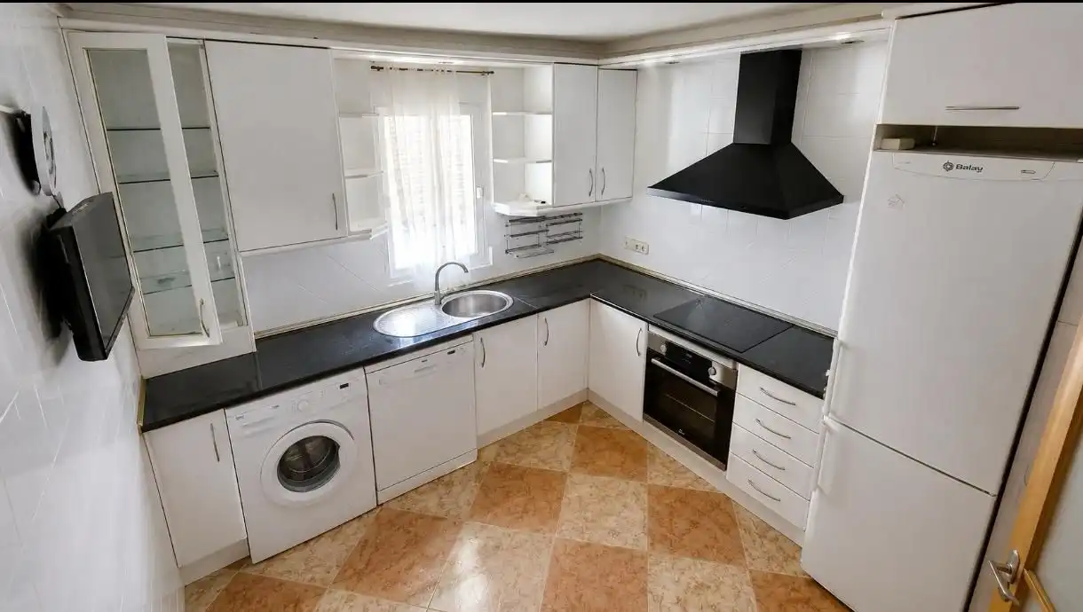 Cuina de Pis en venda en Brenes amb Aire condicionat i Terrassa