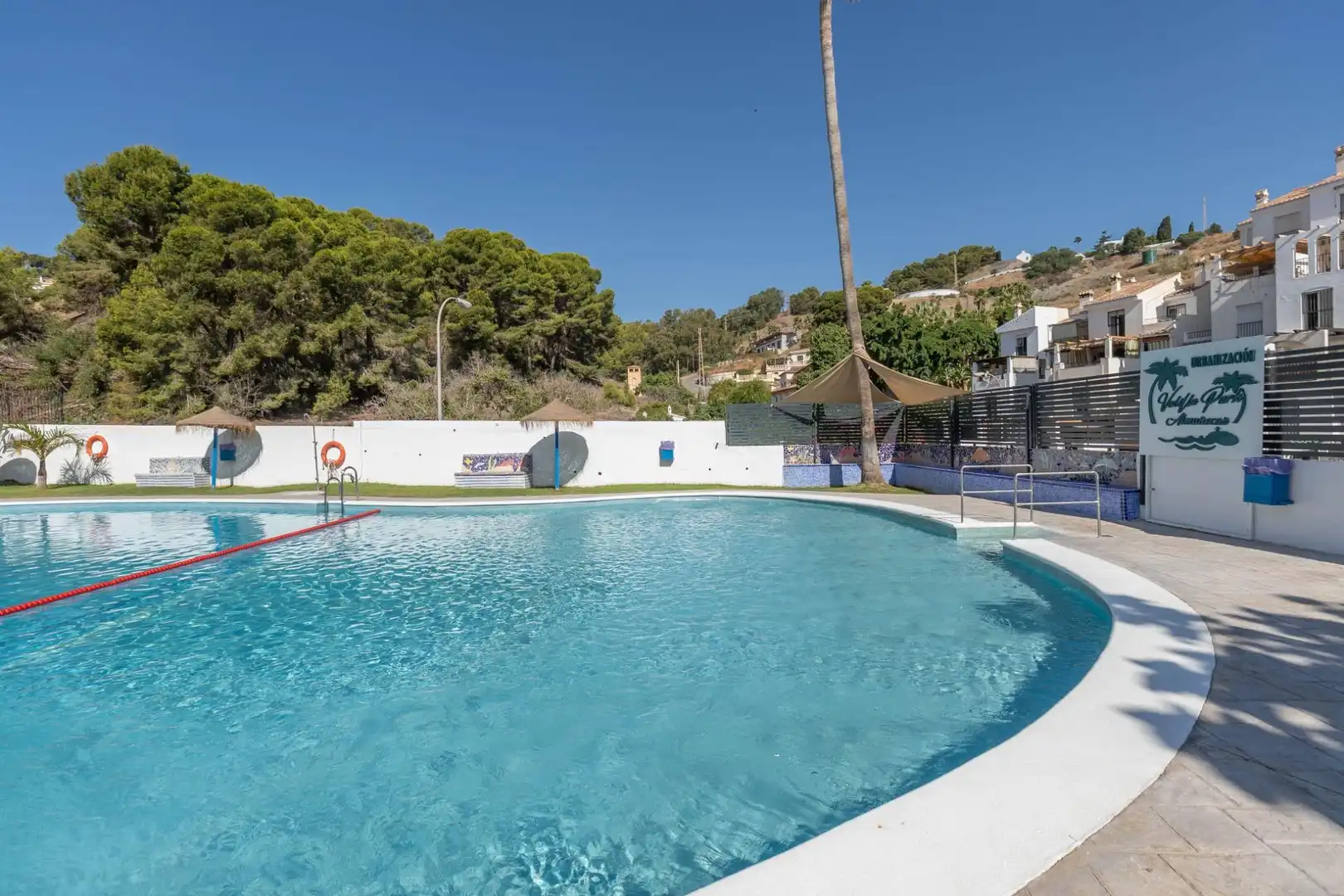 Schwimmbecken von Haus oder Chalet zum Verkauf in Almuñécar mit Privatgarten, Terrasse und Balkon