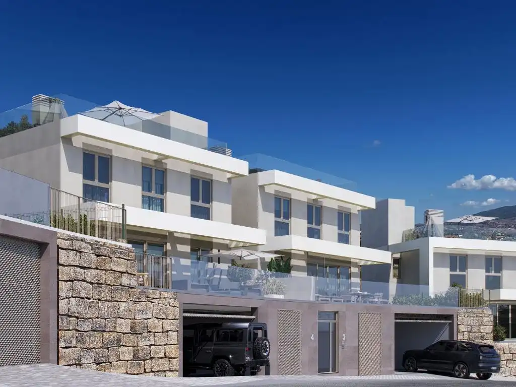 Vista exterior de Casa adosada en venda en Mijas amb Aire condicionat, Jardí privat i Terrassa