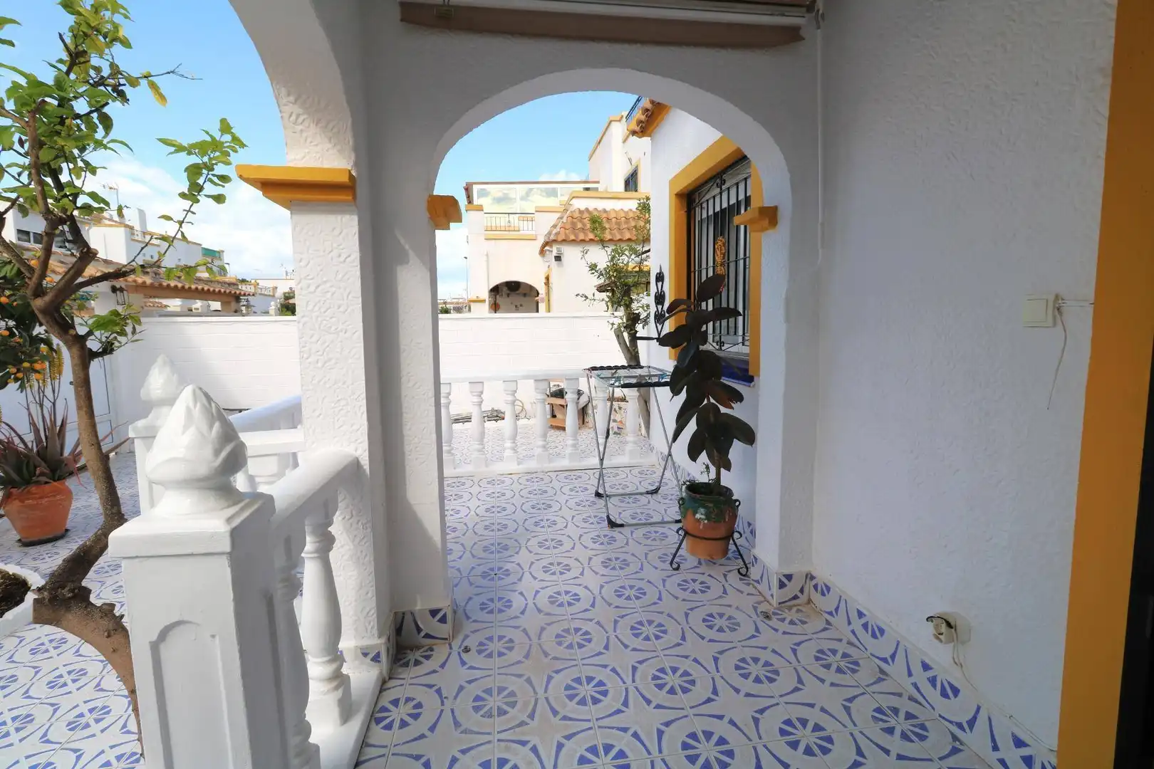 Piso en venta en Torrevieja con Jardín privado, Amueblado y Piscina comunitaria