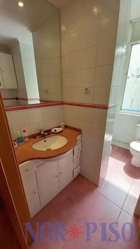 Badezimmer von Wohnung zum Verkauf in Bilbao  mit Heizung und Balkon