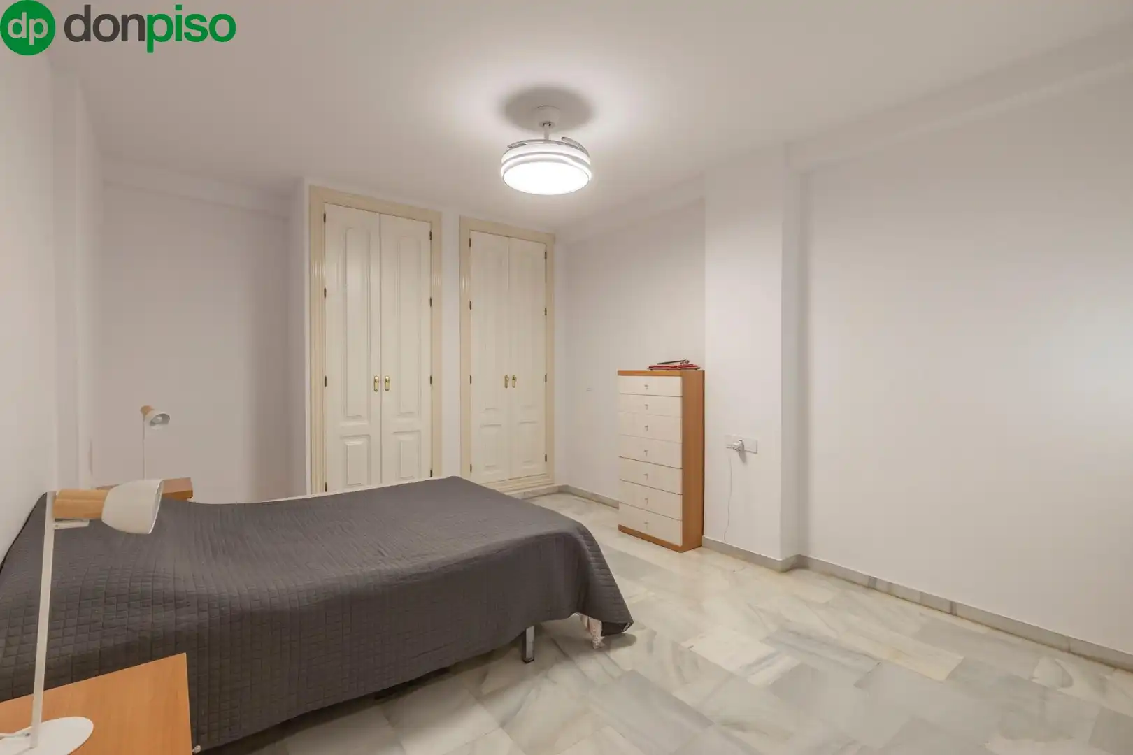 Schlafzimmer von Wohnung zum Verkauf in Granada mit Klimaanlage, Heizung und Terrasse