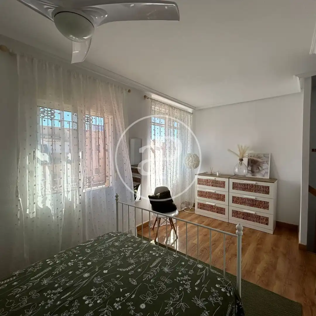 Dormitori de Casa adosada en venda en Orihuela amb Aire condicionat, Calefacció i Terrassa