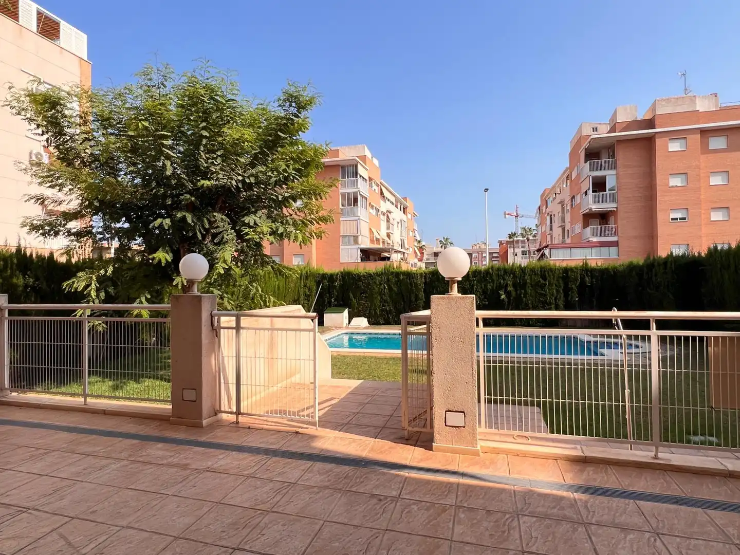 Piscina de Pis de lloguer en Elche / Elx amb Moblat, Balcó i Piscina comunitària