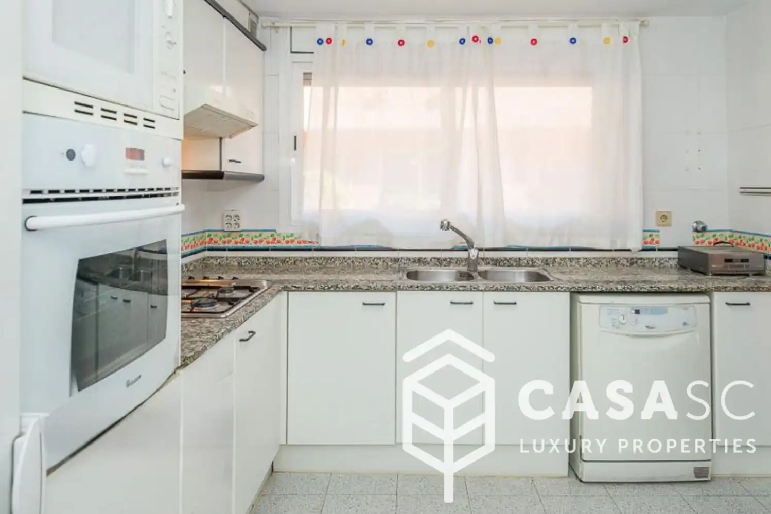 Cocina de Casa adosada de alquiler en Sant Cugat del Vallès con Calefacción, Terraza y Trastero