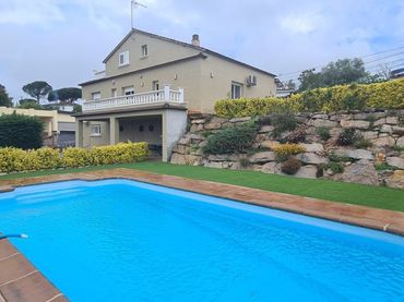 House with balcony for sale in Caldes de Malavella