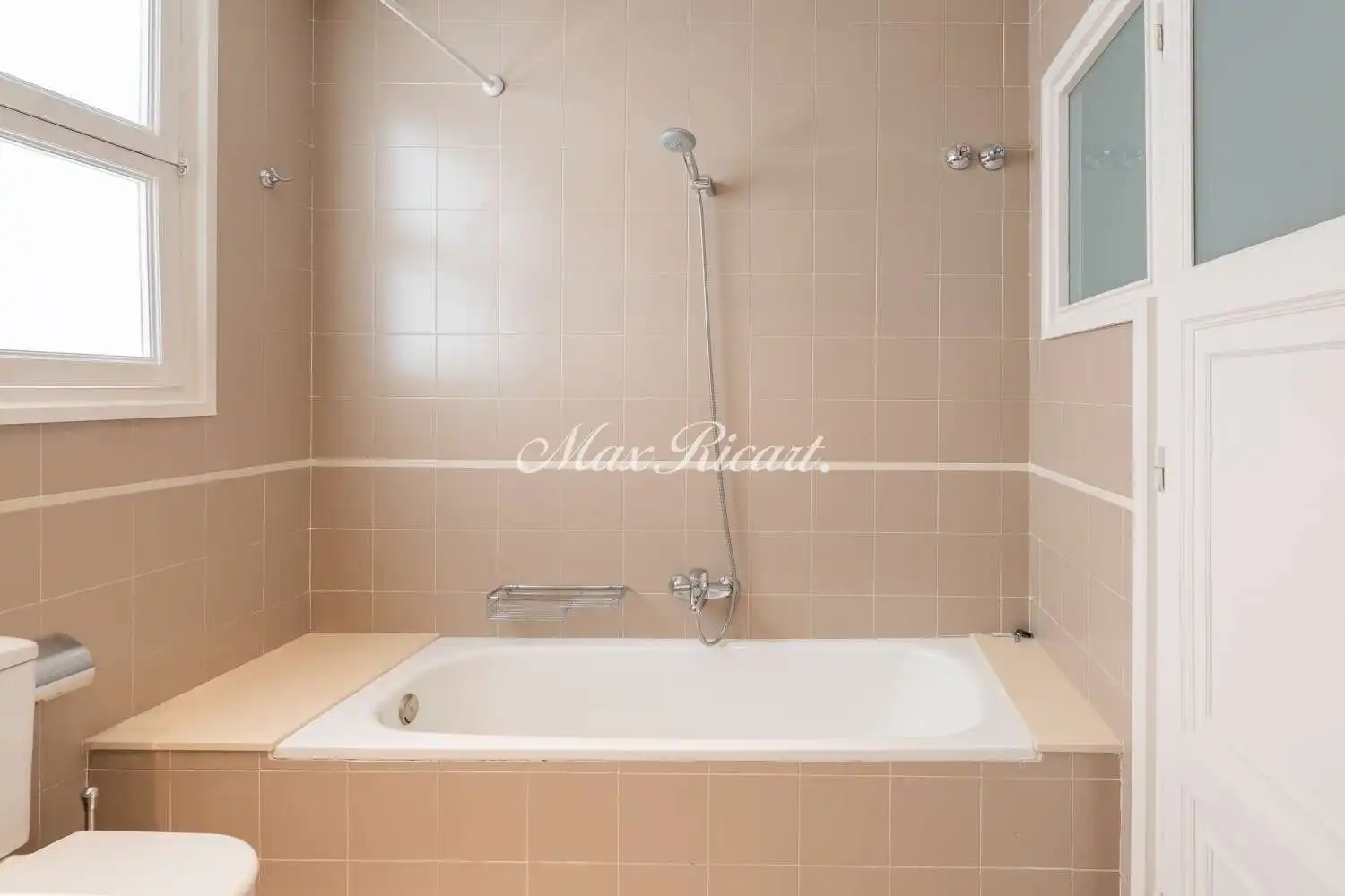 Baño de Ático de alquiler en Barcelona con Aire acondicionado, Calefacción y Terraza