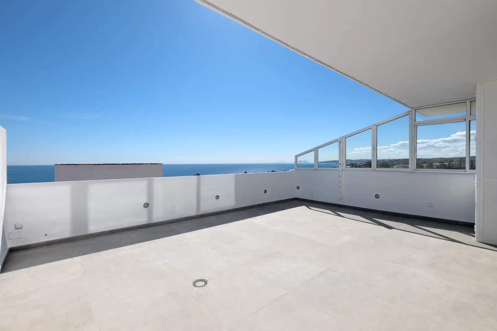 Terraza de Ático en venta en Estepona con Aire acondicionado, Calefacción y Jardín privado