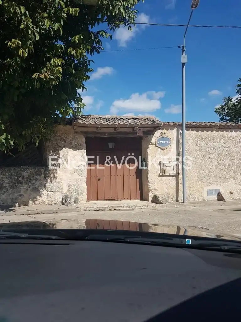 Vista exterior de Casa o chalet en venta en Condado de Castilnovo con Aire acondicionado, Calefacción y Jardín privado