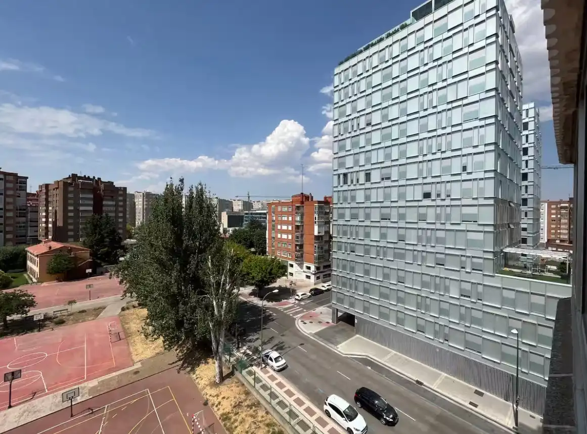 Apartamento de alquiler en Parque Virgen del Manzano, 28, Reyes Católicos