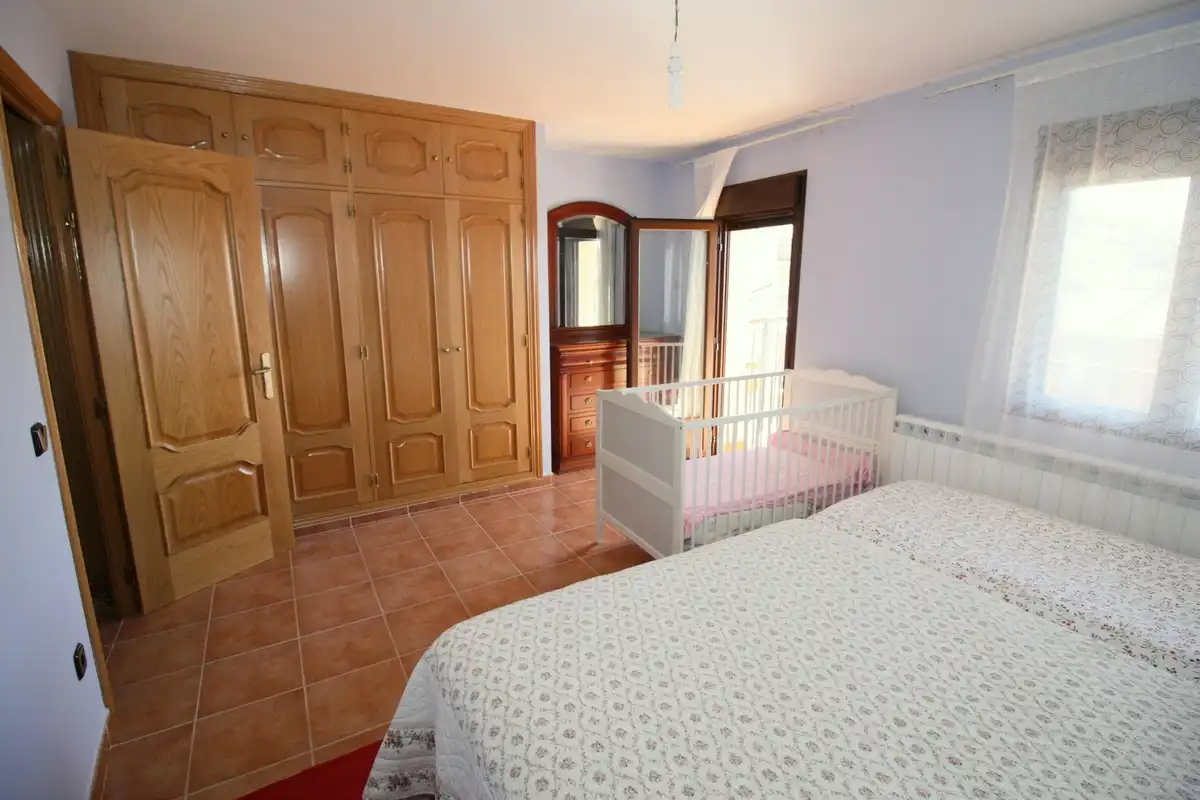 Dormitori de Casa o xalet en venda en Pedro Bernardo amb Calefacció, Terrassa i Moblat