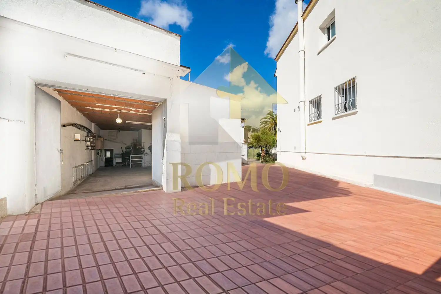 Exterior view of Houses for sale in Santa Perpètua de Mogoda  with Terrace, Storage room and Balcony