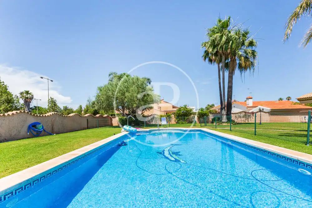 Piscina de Casa o chalet en venta en Sagunto / Sagunt con Aire acondicionado, Calefacción y Jardín privado