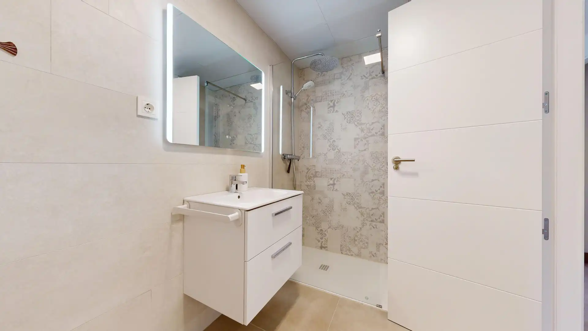 Baño de Apartamento en venta en Fuengirola con Aire acondicionado, Terraza y Piscina