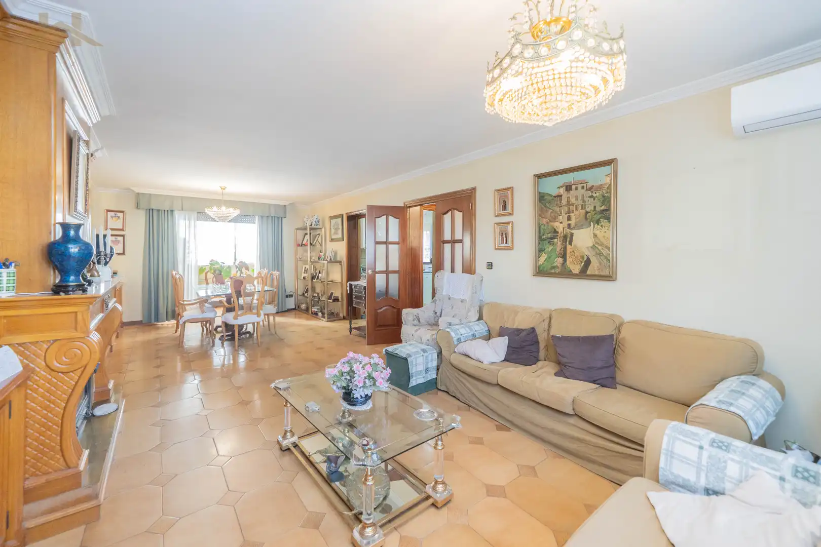 Sala d'estar de Casa adosada en venda en Pozuelo de Alarcón amb Jardí privat, Terrassa i Traster