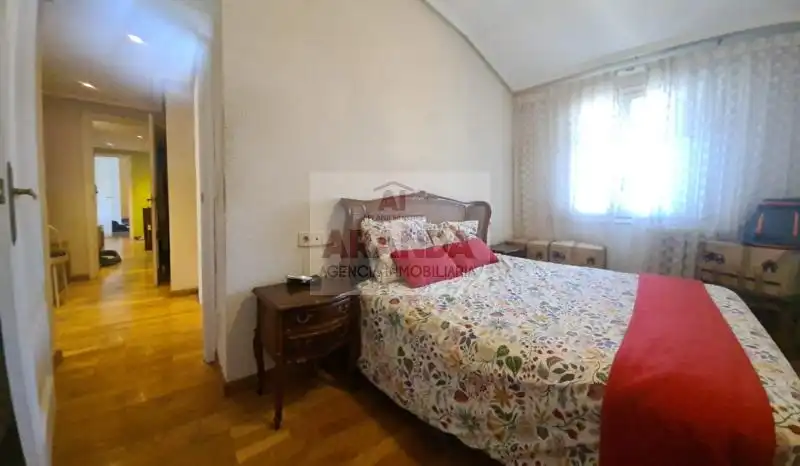 Habitación de Ático en venta en Zaragoza con Calefacción y Terraza