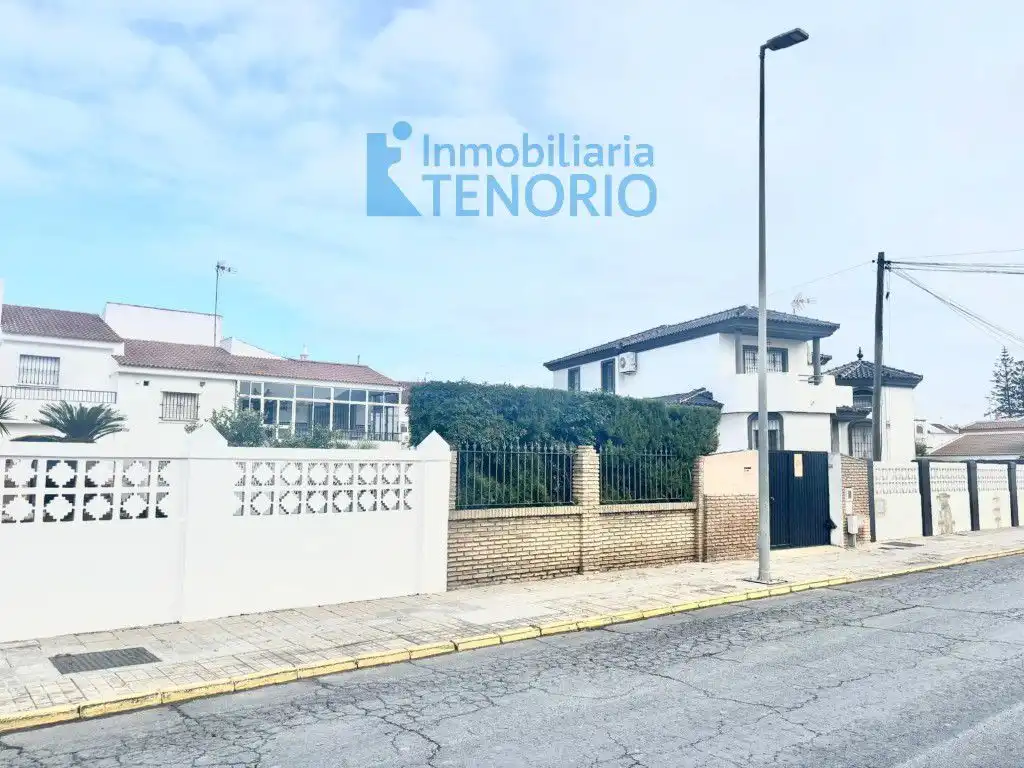 Vista exterior de Casa o xalet en venda en La Antilla amb Terrassa i Traster