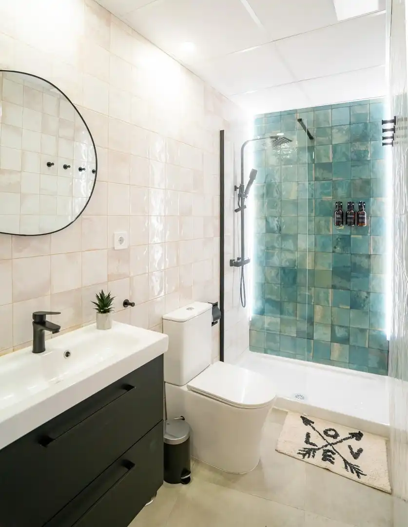 Bathroom of Flat for sale in Málaga  with Air Conditioner, Furnished and Community pool