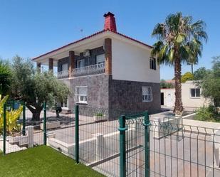 Vista exterior de Casa o xalet en venda en San Vicente del Raspeig / Sant Vicent del Raspeig amb Aire condicionat, Calefacció i Jardí privat