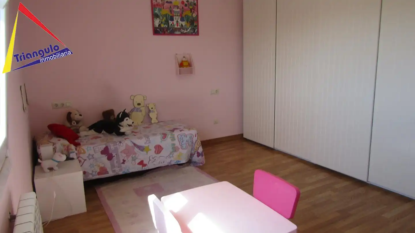 Dormitori de Casa adosada en venda en Encinillas amb Calefacció, Jardí privat i Terrassa