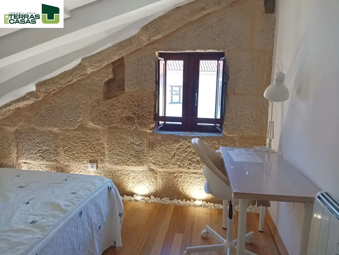 Ático de alquiler en Pontevedra Capital  con Calefacción, Terraza y Amueblado