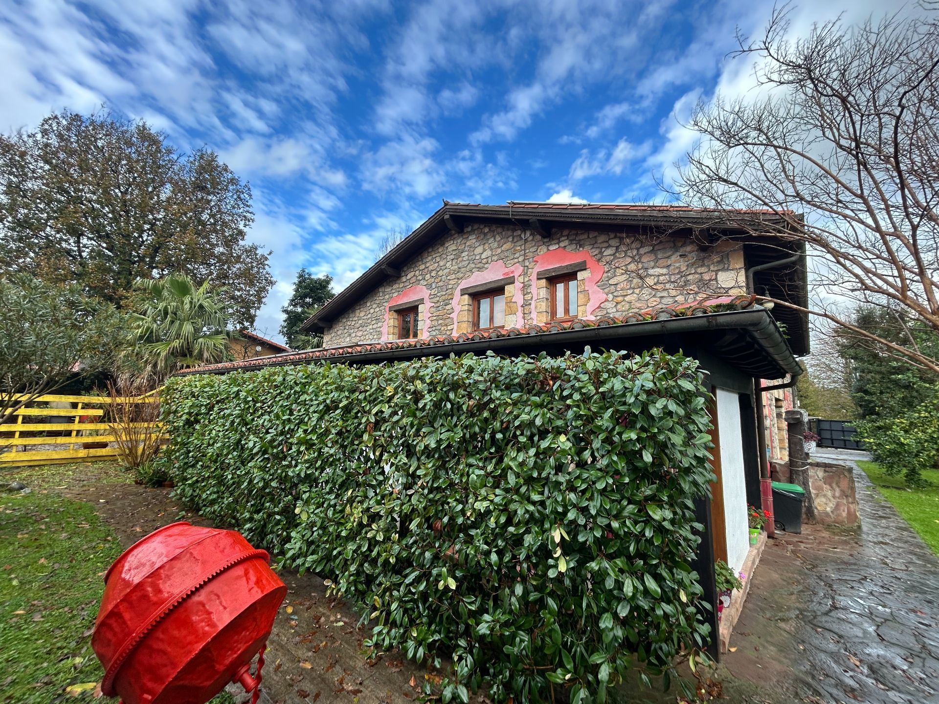Vista exterior de Finca rústica en venda en Cabezón de la Sal amb Calefacció, Jardí privat i Piscina