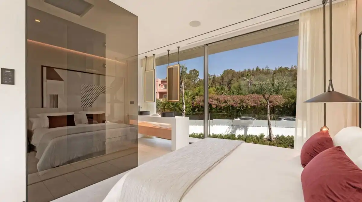 Schlafzimmer von Haus oder Chalet zum Verkauf in Marbella mit Klimaanlage, Privatgarten und Terrasse