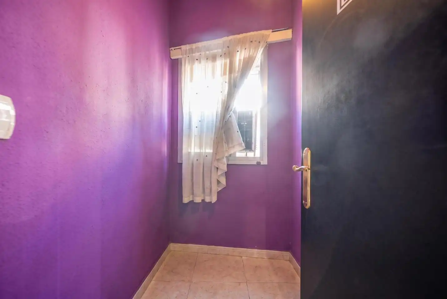 Habitación de Local en venta en Ávila
