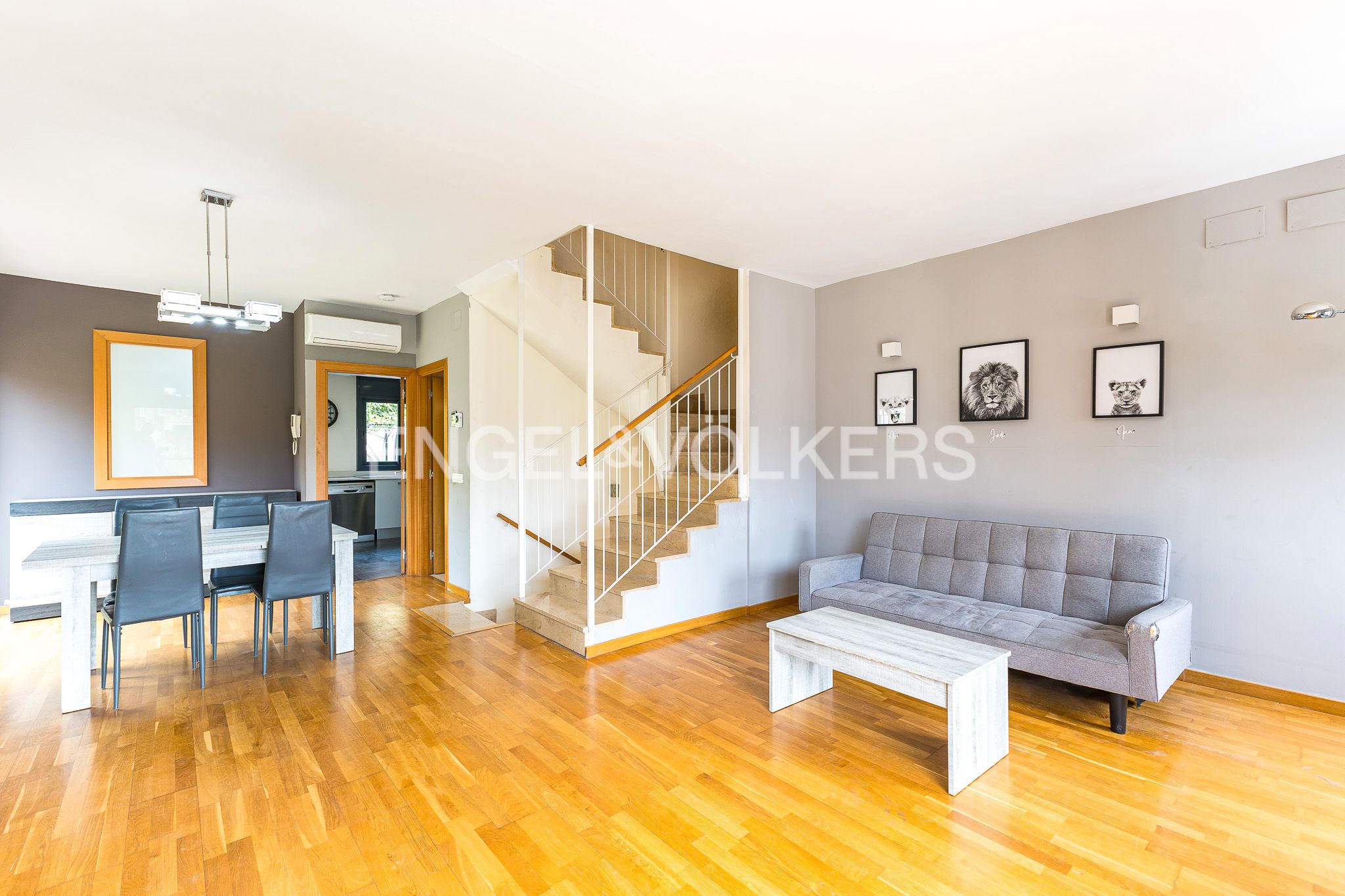 Exterior view of House or chalet for sale in Sant Esteve Sesrovires  with Air Conditioner, Heating and Private garden