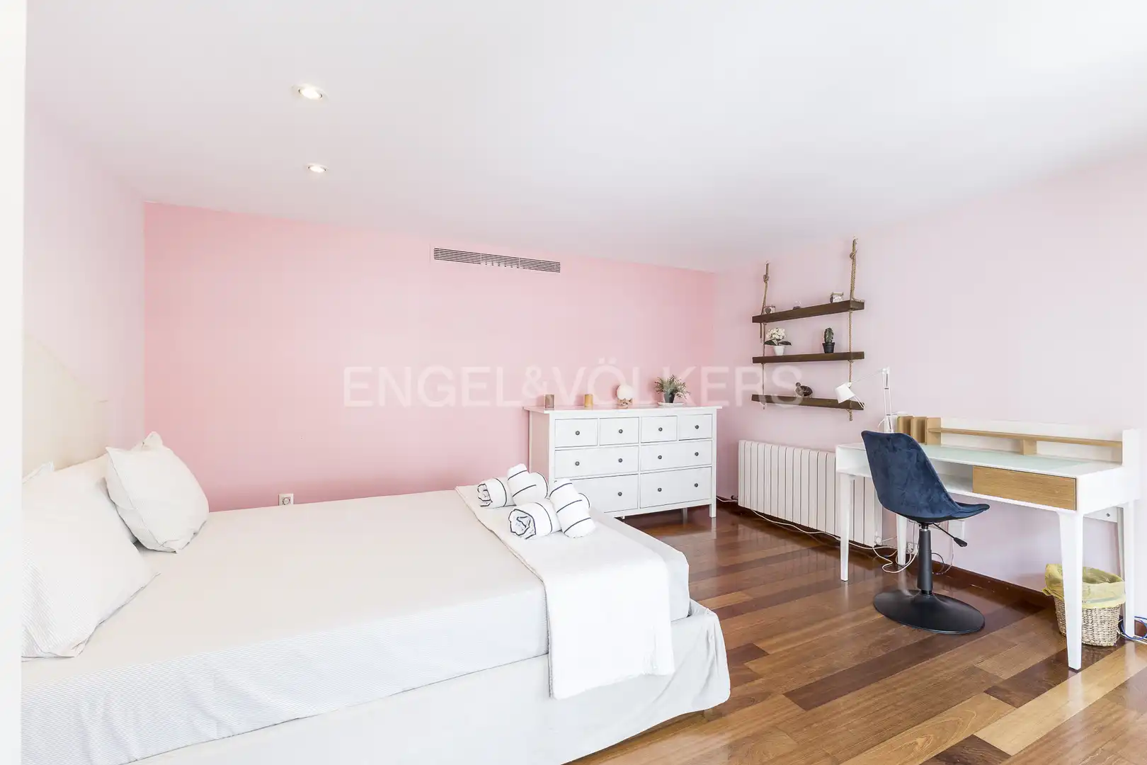 Bedroom of Houses for rent in Barcelona  with Air Conditioner, Heating and Private garden