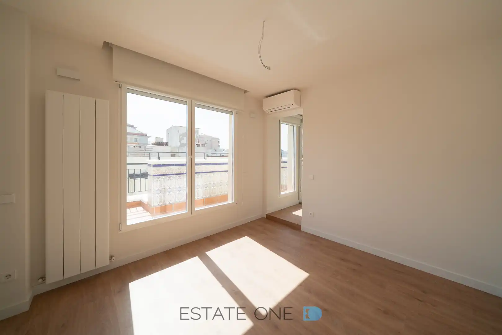 Sala d'estar de Àtic de lloguer en Madrid amb Aire condicionat, Calefacció i Parquet
