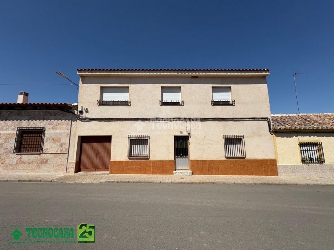 Casa adosada en venda a Manzanares