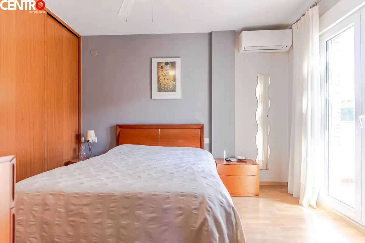 Habitación de Casa o chalet en venta en La Zubia con Aire acondicionado, Calefacción y Jardín privado