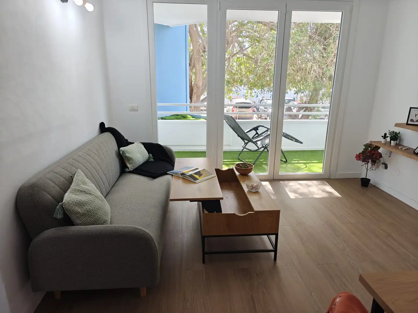 Sala d'estar de Estudi en venda en San Miguel de Abona amb Parquet, Terrassa i Moblat