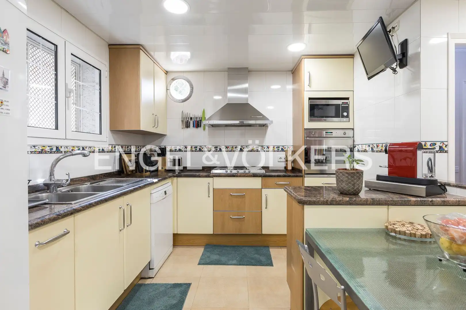 Cocina de Casa o chalet en venta en Barcelona con Calefacción, Jardín privado y Terraza