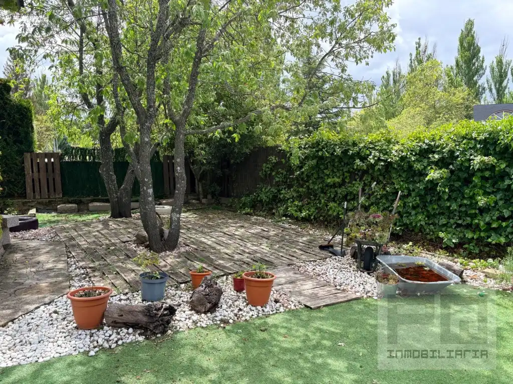 Garten von Haus oder Chalet zum Verkauf in Las Navas del Marqués  mit Ofen, Waschmaschine und Mikrowelle