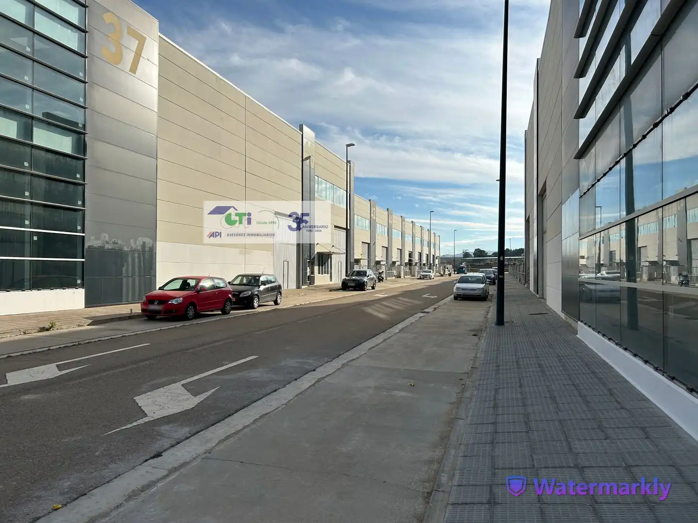 Vista exterior de Nau industrial en venda en  Zaragoza Capital