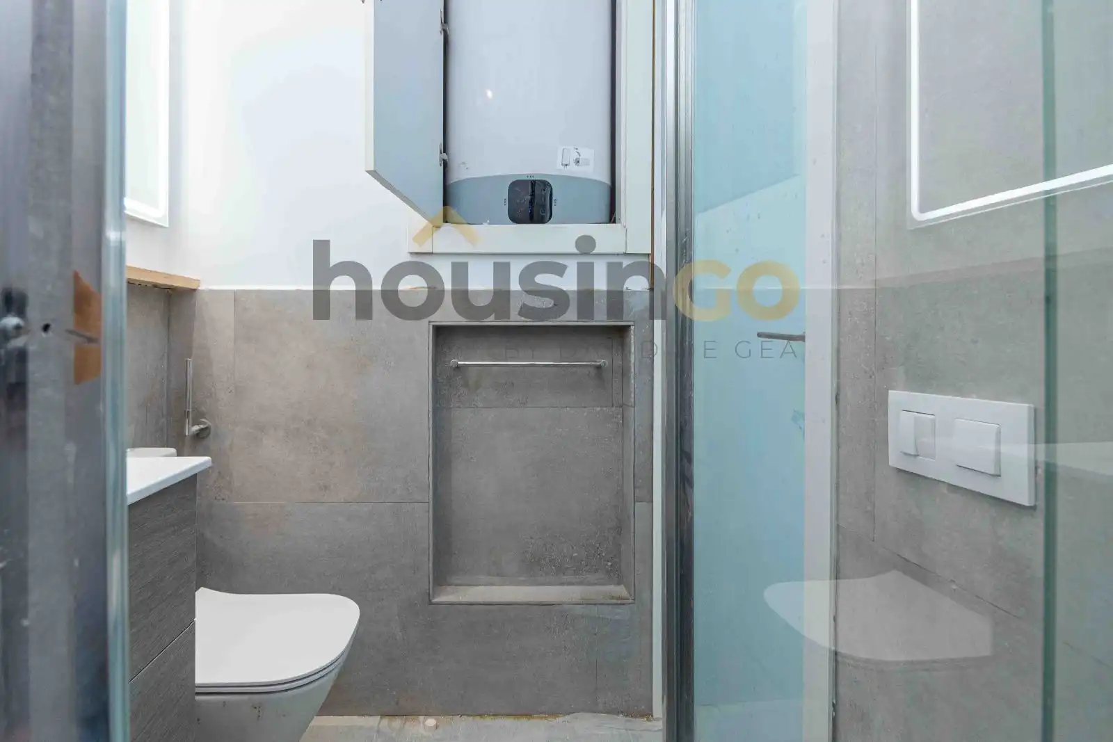 Bathroom of Study for sale in Madrid  with Air Conditioner, Heating and Furnished