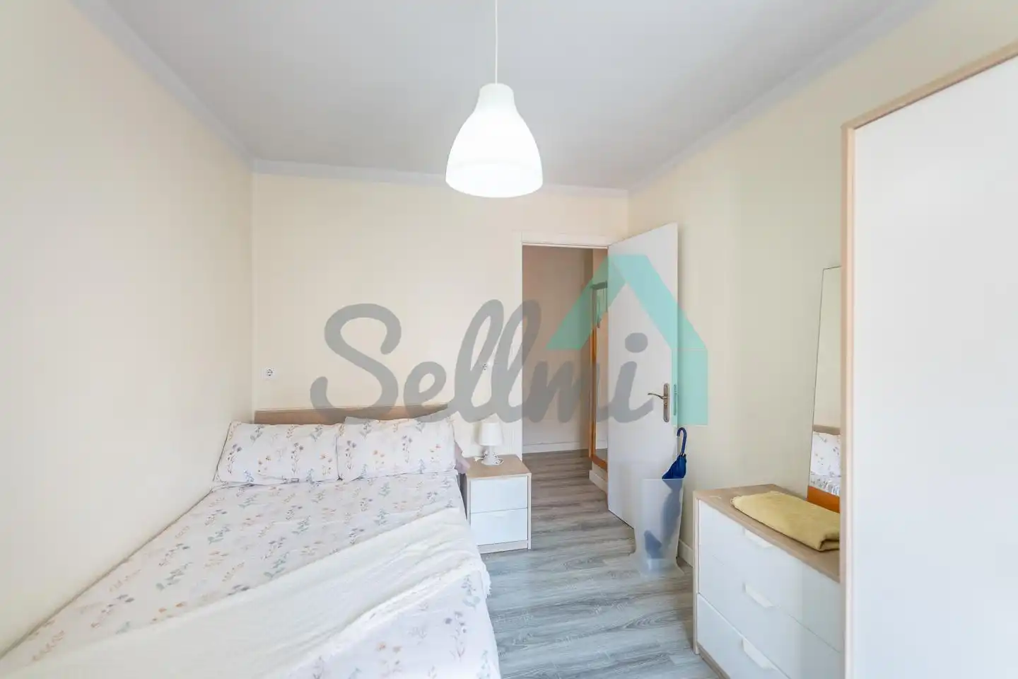 Habitación de Piso para compartir en Oviedo  con Calefacción y Amueblado