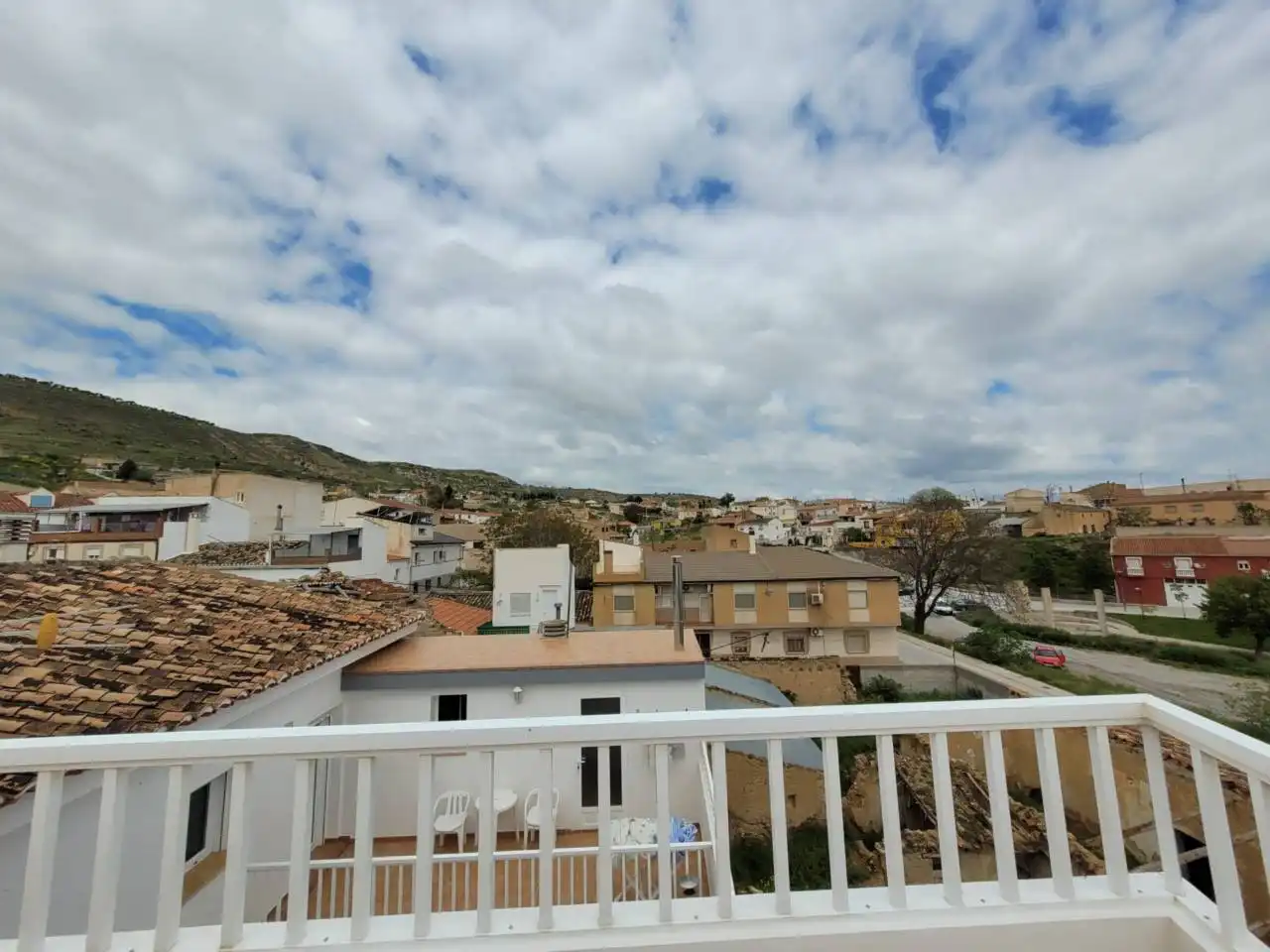 Vista exterior de Casa o xalet en venda en Baza amb Aire condicionat, Calefacció i Jardí privat