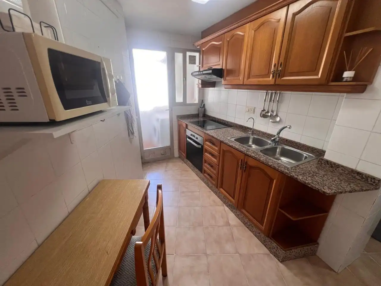 Habitació a calle de Torrevella, La Raïosa