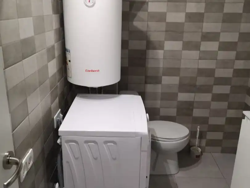 Badezimmer von Wohnung zur Miete in Alcalá de Guadaira mit Klimaanlage und Möbliert