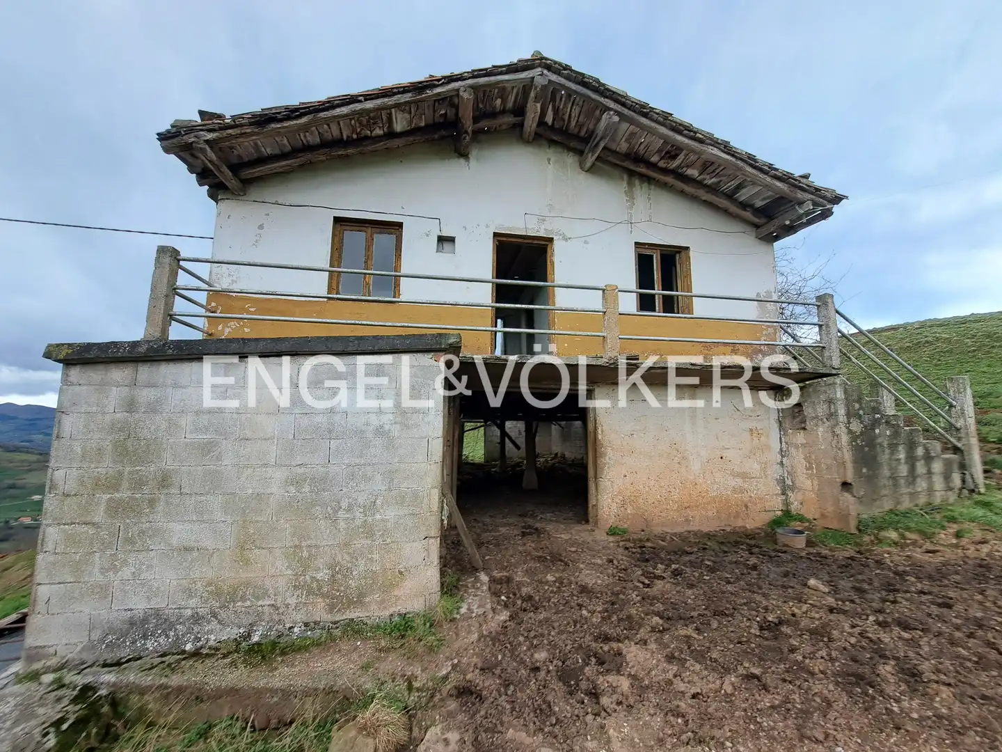 Vista exterior de Finca rústica en venta en Saro con Calefacción