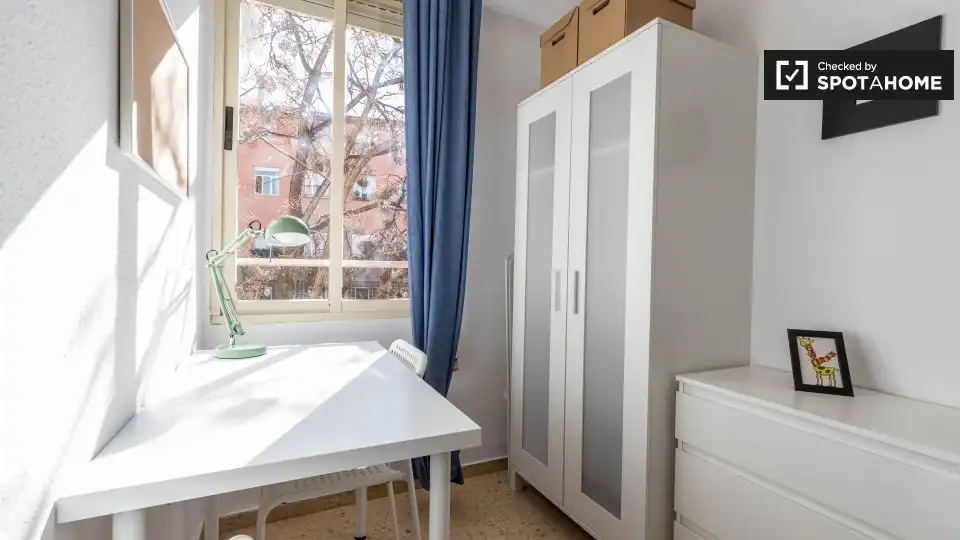 Habitación de Piso de alquiler en Valencia con Aire acondicionado, Calefacción y Amueblado