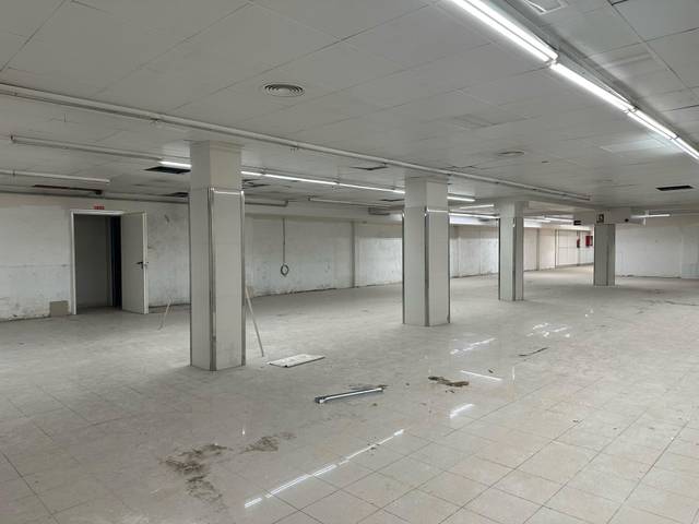 Local comercial en Alquiler en Carrer de Casteràs en Sants-Badal